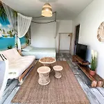 Amos Coastal Escape - شقة هانكو