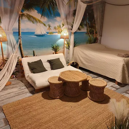Amos Coastal Escape - شقة هانكو
